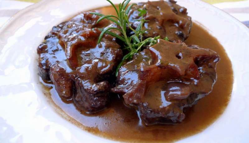 RABO DE TORO AL VINO