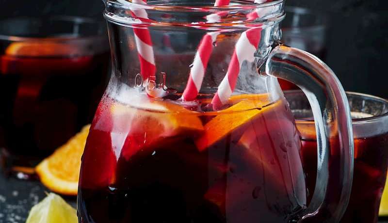 RECETA spanish-sangria-with-orange-and-lime-BMDNEFS
