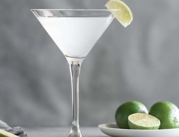 RECETA the-alcoholic-kamikaze-cocktail-YRFLAXB